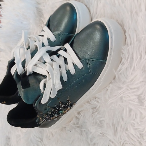Kurt Geiger NWOB London Laney Eye Green Metallic Leather Sneaker Women EU 37 NEW - Picture 1 of 16
